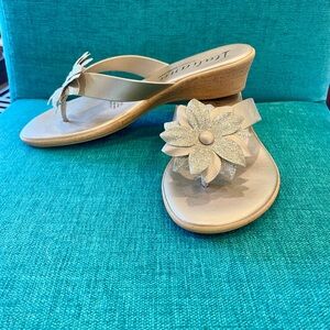 New Italiana by Italian Shoemakers Metallic Gold Sandals Size 5